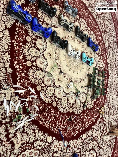 قطع غيار أجهزه بلستيشن4جميع القطع متوفره الأصلي والغير اصلي وبأقل الأسعار يوجد مثل الأزرار والقطع 4