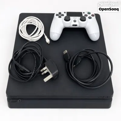 بلايستيشن 4 مع ملحقاته و 9 العاب PlayStation 4 with all its accessorse and 9 games. 4