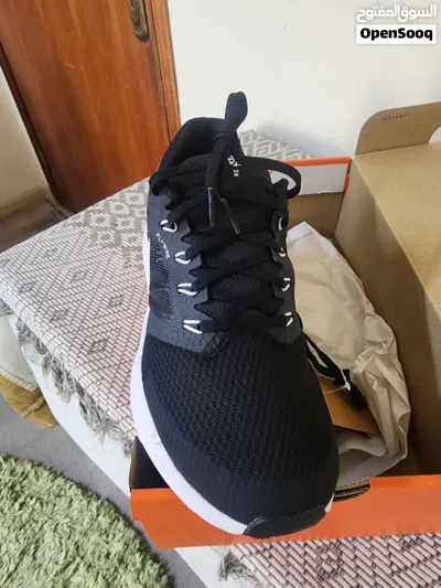 Orignal nike shoe for sale new unused with box size 40. 2