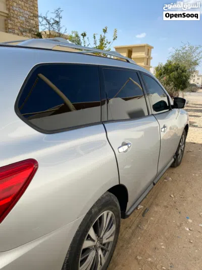 Nissan Pathfinder SL 3