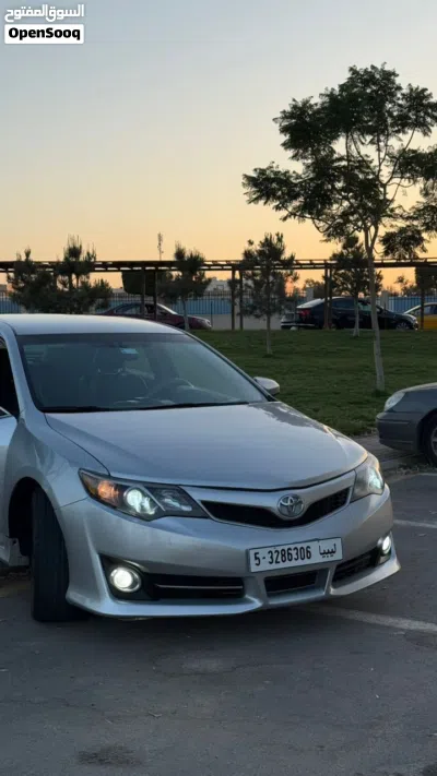Toyota Camry SE 4