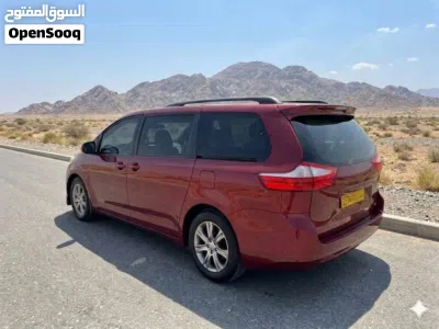 Toyota Sienna LE 3