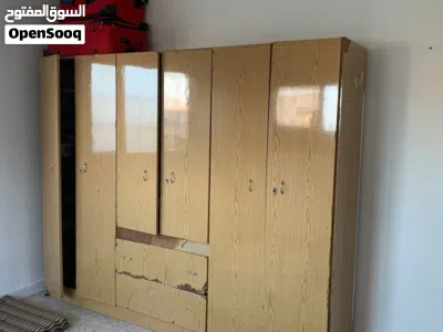 خزانه للبيع مستعمله كل شيء فيها منيح بدها شويه تظبيطا عالخفيف الجوارير بس 2