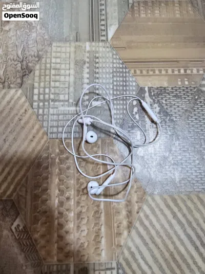 لبيع سماعات واير تشغل على اجهزه انفكس وهونر وسعره لوحده بيه مجال وكلهن وسعره بيه مجال 4
