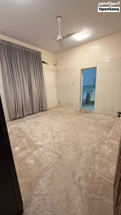 منزل حديث وبموقع حيوي للايجار 2