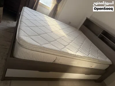 Bed 160x200 like new perfect condition with drawers and mattress 3
