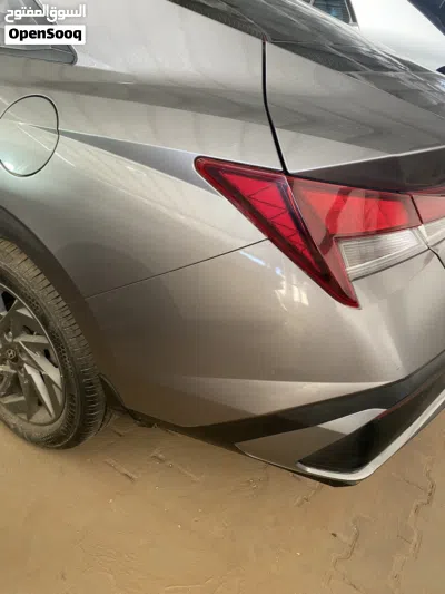 Hyundai Elantra Standard 2