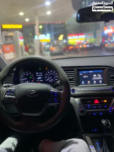 Hyundai Elantra Limited 3