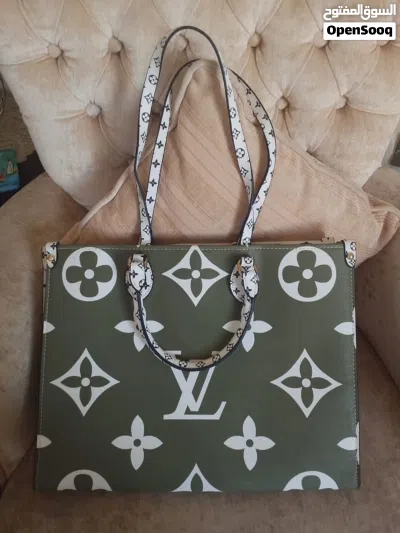 شنطة LV حجم كبير / طبق الاصل 2