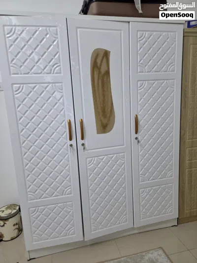خزائن 3 أبواب بحالة ممتاز (Good and clean three doors Wardrobe ) 2