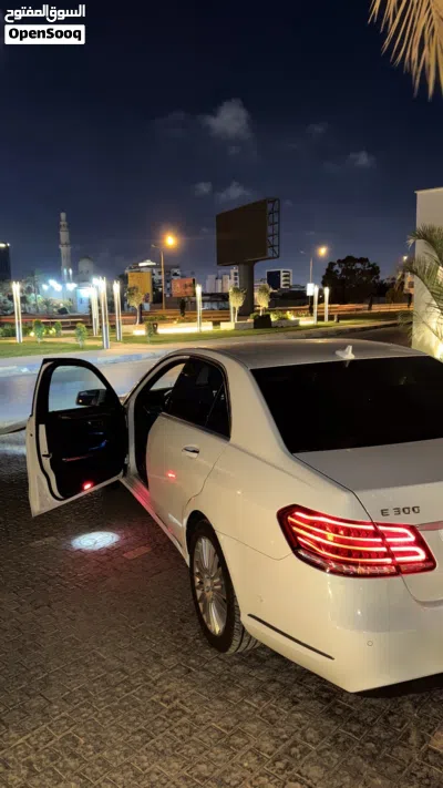 مرسيدس بنز الفئة-E E 300 4