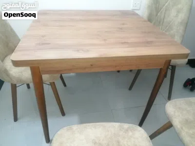 طاوله خشبيه مع اربع كراسي 2