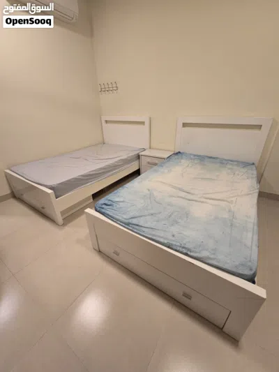 طقم غرف نوم كامل (سريرين 120×200 + المراتب + كومودينو) بحالة ممتازة 2