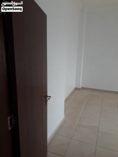 شقة للايجار عين زارة قرب شيل برقان 4