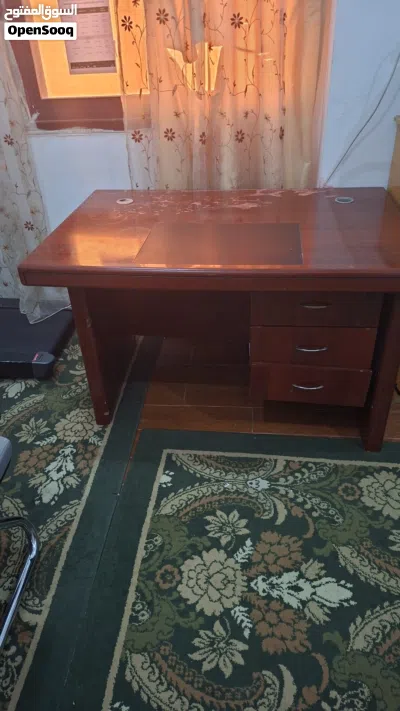 مكتب 110*75 سم مع كرسي 2