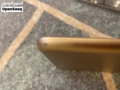 أيباد الجيل الثامن مستخدم بشكل بسيط ونظيف 3