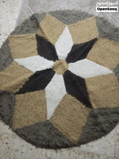 سجاد دائري وبره عاليه الاربعه كلهم للبيع 3