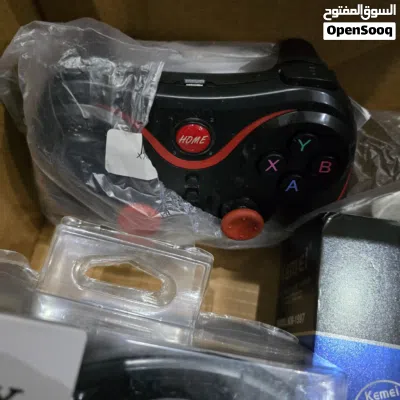 صندوق رقم 2 يحتوي على مكينة حلاقة اصليه وسماعه سوني اصليه وتشارج وايرلس وكنترول كمبيوتر بسعر تصفيه 3
