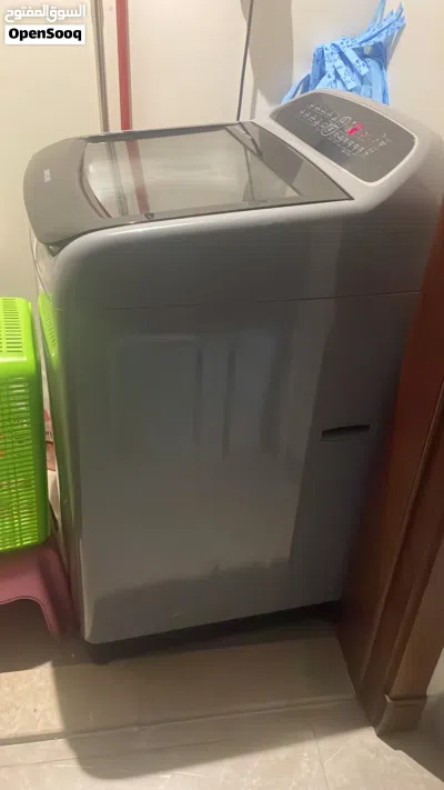 This is a Samsung top load washing machine featuring a dark gray, tempered glass lid 11kg 4