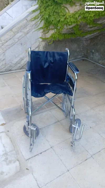 كرسي متحرك مستعمل بحالة الجديد للبيع استعمال فتره بسيطه جداً 2