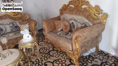 طقم ملوكلببيع بحاله جديده مع طاولت فخمه 3