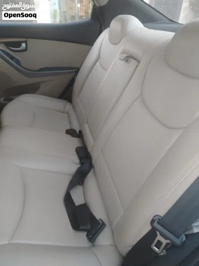 Hyundai Elantra Standard 4
