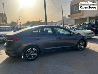Hyundai Elantra GL 2