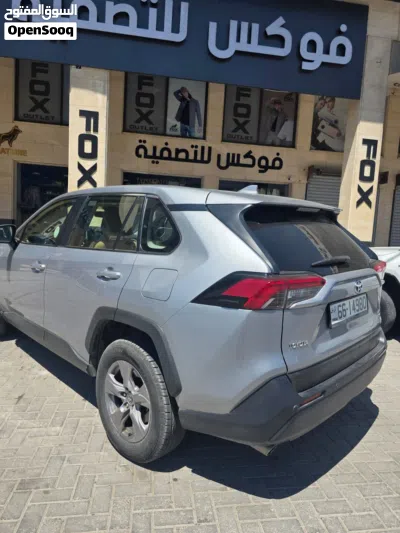 Toyota RAV 4 EX 2