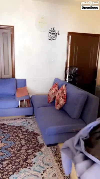 طقم كنب للبيع حاله جيده جداًالسعر 150 2