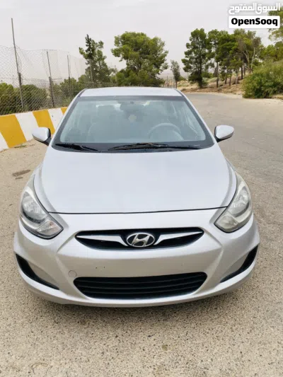 Hyundai Accent Standard 3