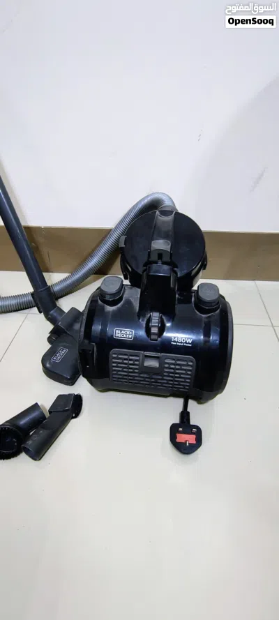 Black and Decker vacuum cleaner for home use. 2