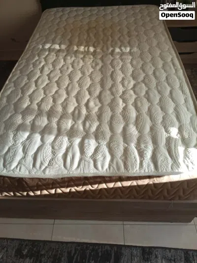 تخت مفرد ونص بحاله جيده جدا مع فرشه 3