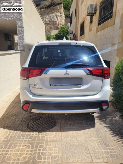 ميتسوبيشي اوتلاندر Standard 3
