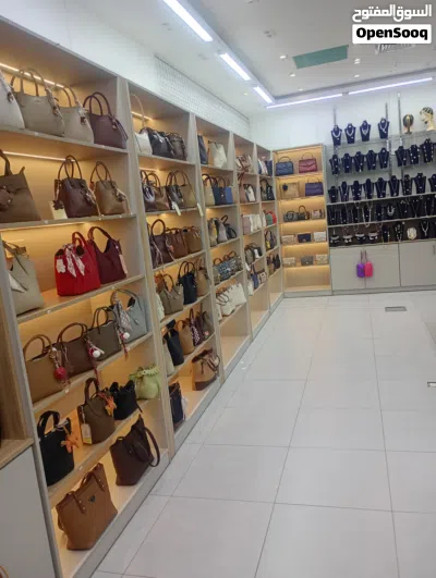 محل بإحدى اشهر مجمعات الجهراء للبيع خلو يصلح لاكثر من نشاط 4