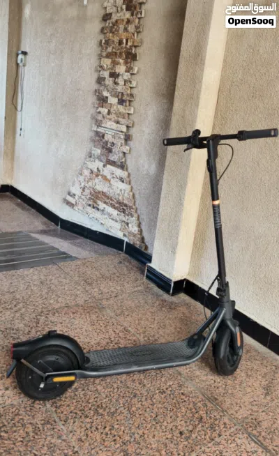 سكوتر كهربائي شحن / صناعة تركيه مستخدم استخدام نظيف اللون اسود مع الكارتون والاستخدام داخل الكراج 2