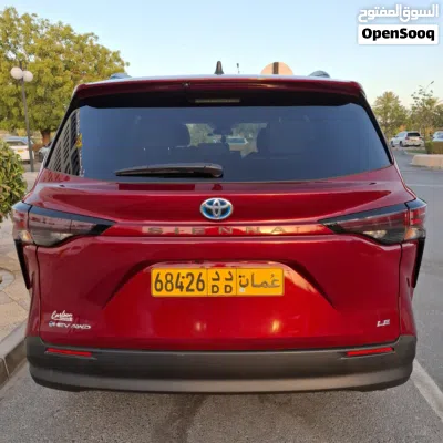 Toyota Sienna LE 4