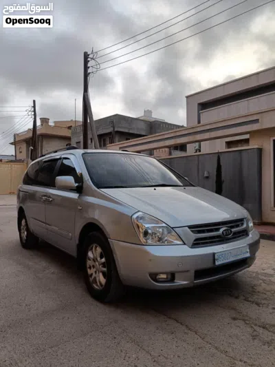 Kia Carnival EX 2