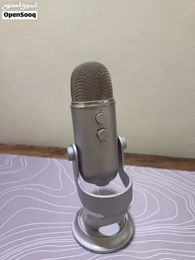 Used Silver Blue Yeti USB microphone - *READ DESC* مايكروفون بلو يتي فضي مستعمل - من فضلك اقرا الوصف 2