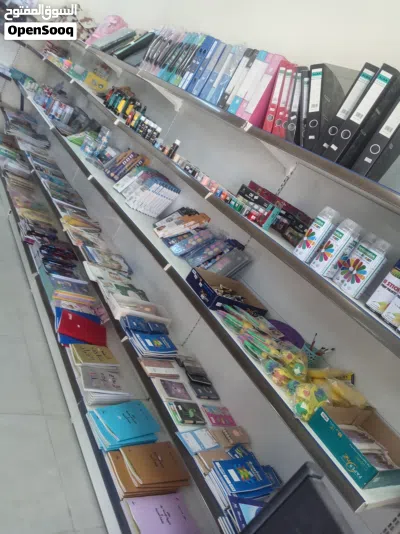 لوحة لمحل 3D بيع المواد المكتبية والقرطاسية وأرفف 3