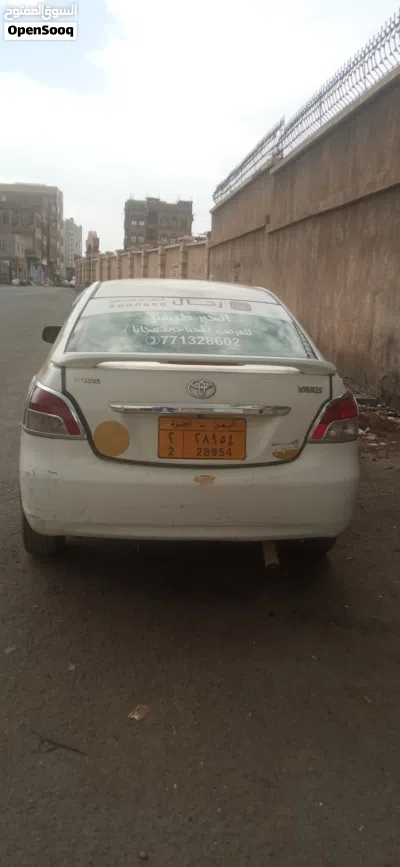 Toyota Yaris E 2