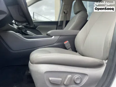 Toyota Highlander LE 4
