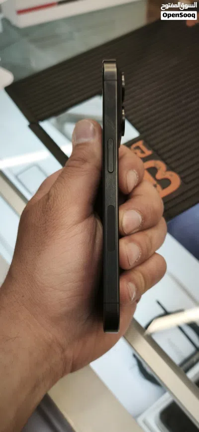 iphone 15 pro تخزين 256g لون اسود بطارية 86% Esim خالي من الخدوش بحالة الوكالة 4