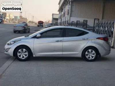 Hyundai Elantra Standard 3