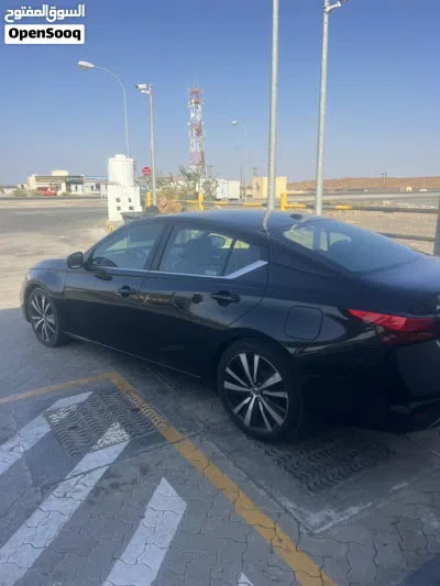 Nissan Altima SR 4