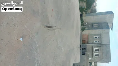 ارض عليها هيكل حوش بناء 3