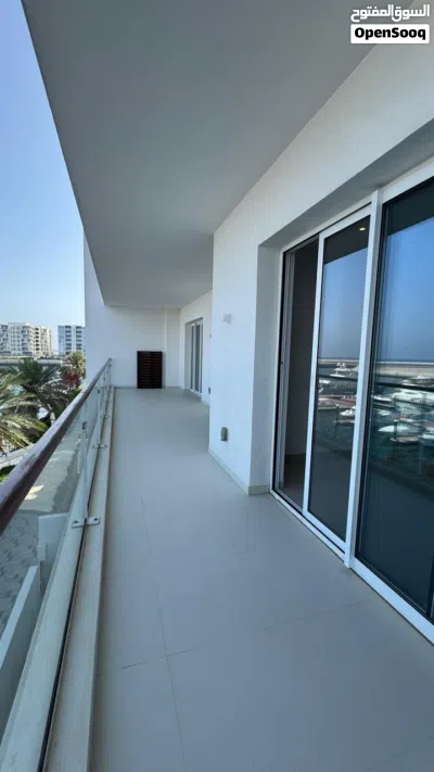 Luxury Marina-View Apartment in Al Mouj 2
