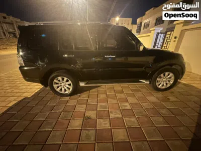 Mitsubishi Pajero Sport Standard 2