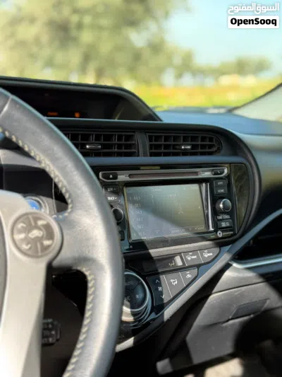 Toyota Prius Prius C 4