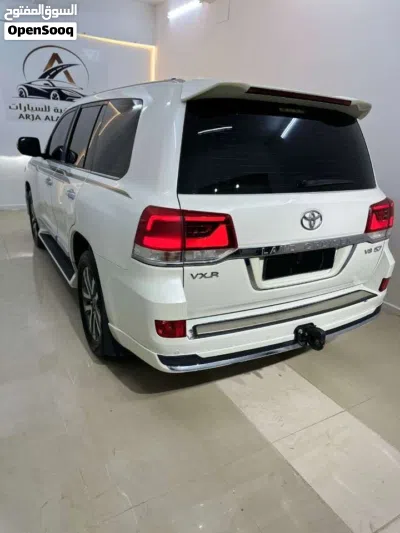 Toyota Land Cruiser VXR 4