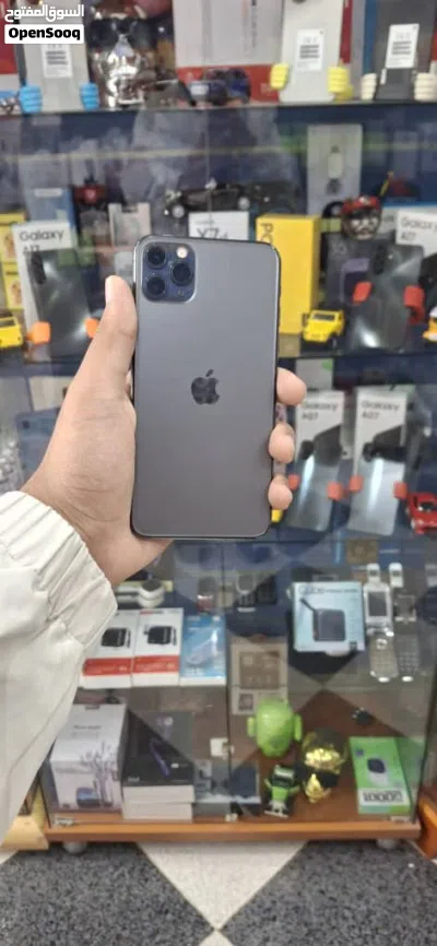 iPhone 11pro max حالة ممتازة مستعمل فقط 1سنة مش مغير شي 2